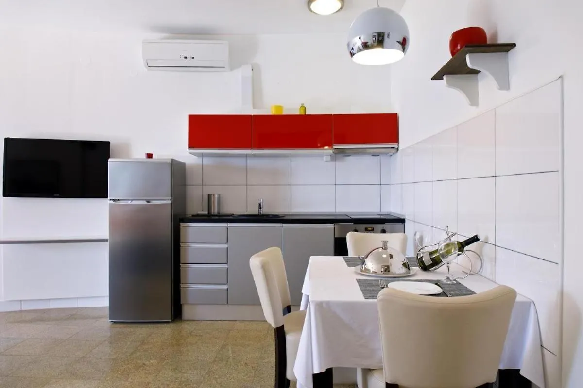 Cozy Apartment For 3 Adults Next To The Beach Split