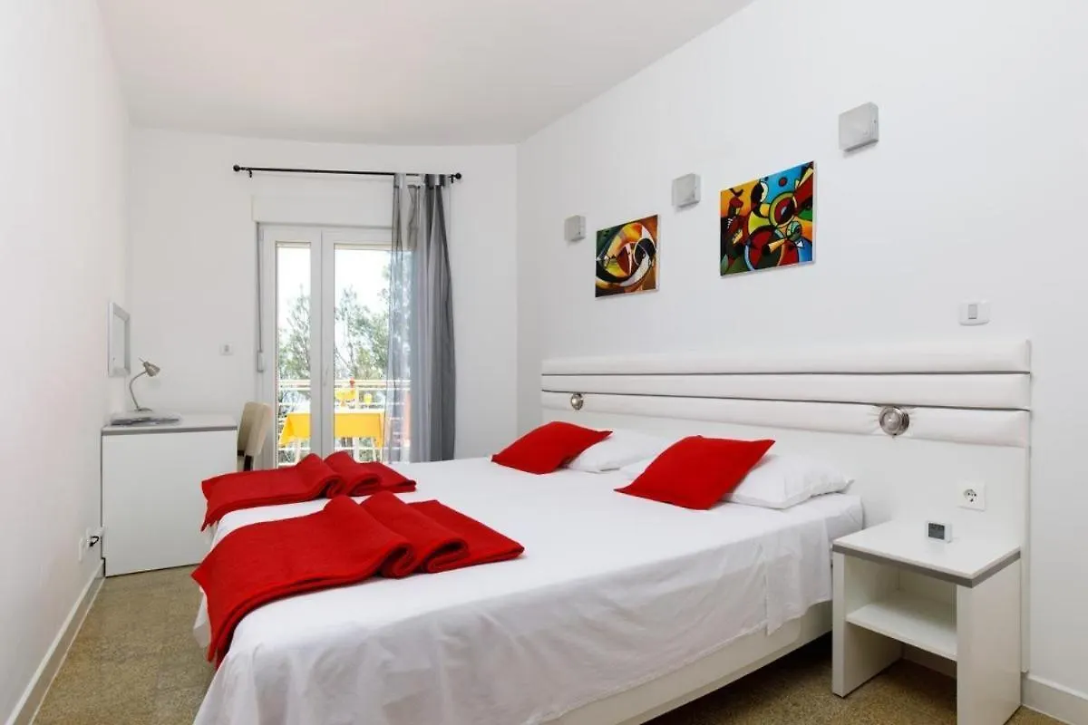 Cozy Apartment For 3 Adults Next To The Beach Split