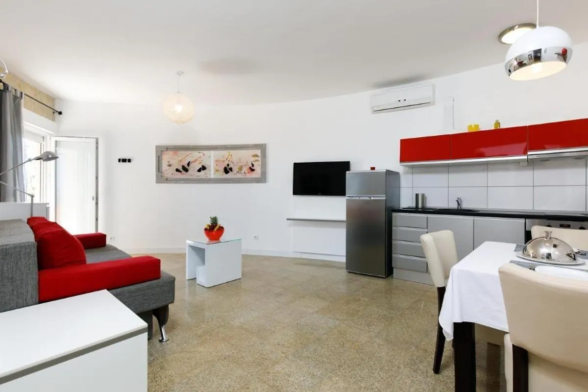 Cozy Apartment For 3 Adults Next To The Beach Split Croatia